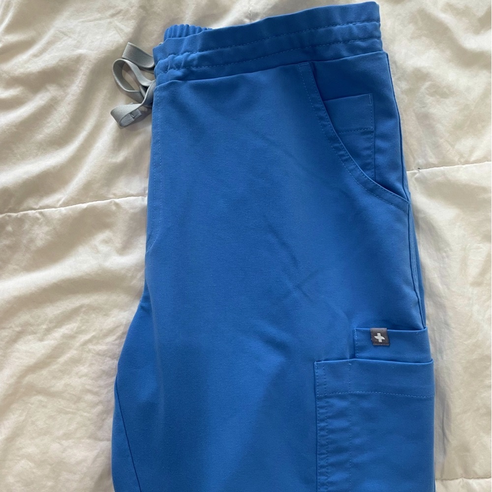 FIGS YOLA SCRUB PANTS
SMALL